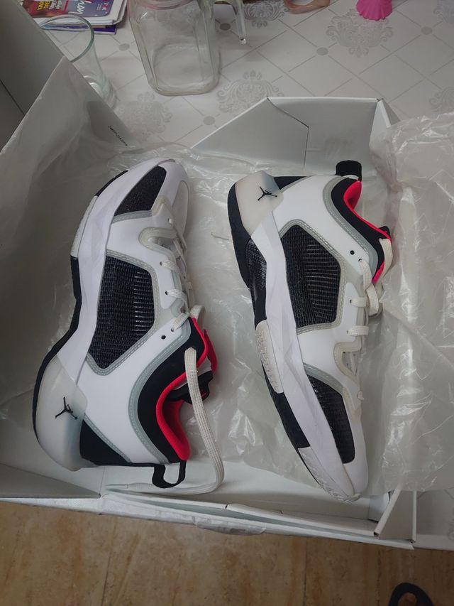 Air Jordan XXXVII Low - rosso e bianco