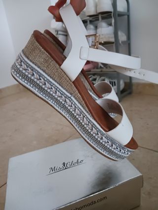 Sandalias cuña blancas
