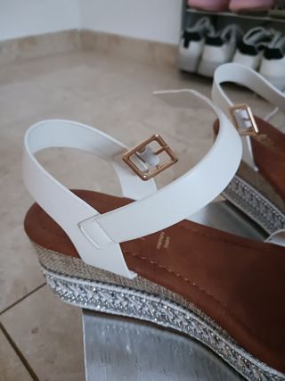 Sandalias cuña blancas