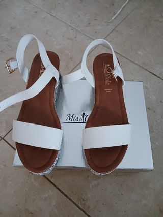 Sandalias cuña blancas