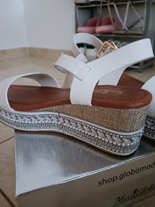 Sandalias cuña blancas
