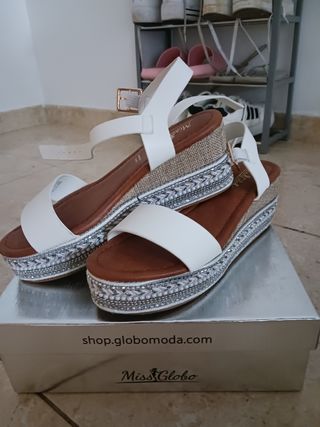 Sandalias cuña blancas