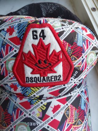 Cappellino Dsquared2 Multicolor Usato buono.