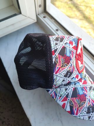 Cappellino Dsquared2 Multicolor Usato buono.