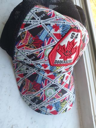 Cappellino Dsquared2 Multicolor Usato buono.