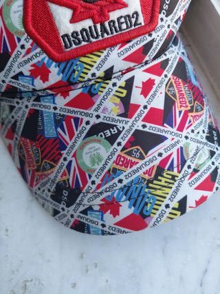 Cappellino Dsquared2 Multicolor Usato buono.
