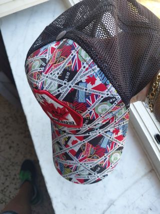 Cappellino Dsquared2 Multicolor Usato buono.