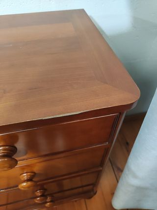Cómoda 5 cajones madera oscura
