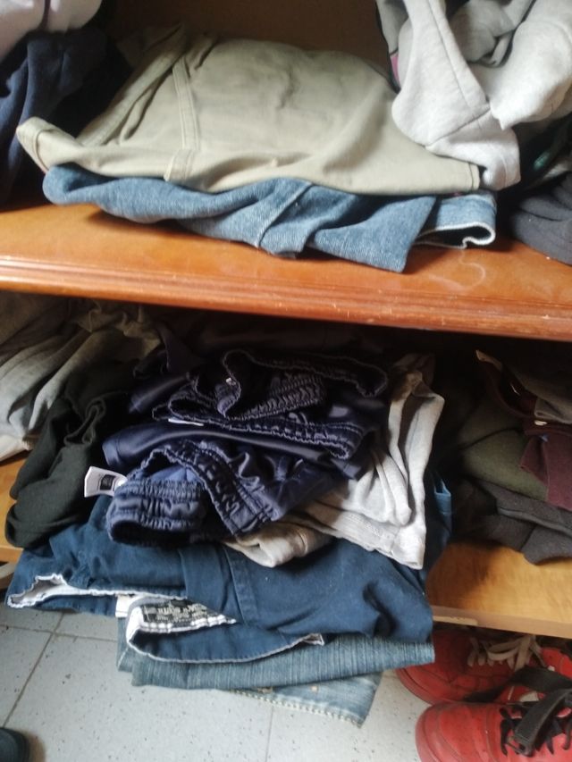 Ropa usada variada a buen precio Chandal vaqueros