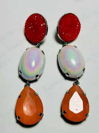Pendientes largos rojos, blancos de plata