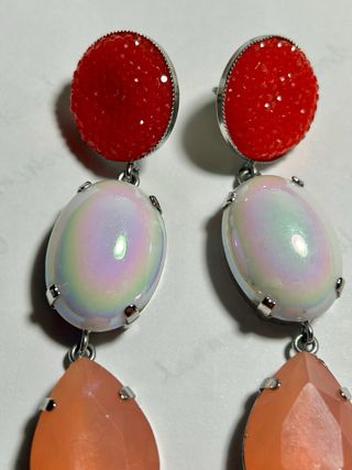 Pendientes largos rojos, blancos de plata