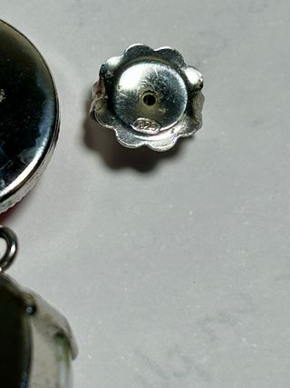 Pendientes largos rojos, blancos de plata
