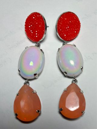 Pendientes largos rojos, blancos de plata