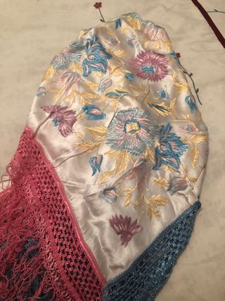 Mantón seda bordado multicolor