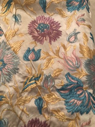 Mantón seda bordado multicolor