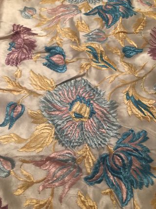Mantón seda bordado multicolor