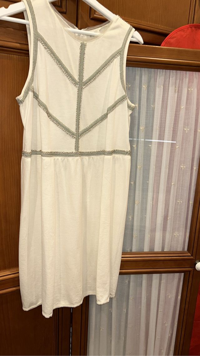 Vestido beige con detalles verdes
