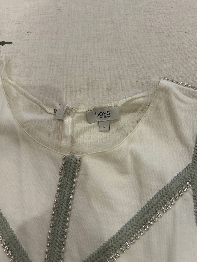 Vestido beige con detalles verdes