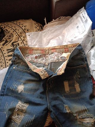 Shorts vaqueros rotos hombre Talla M o L pequeña