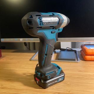 Makita 12V: Taladro impacto + 2 baterías