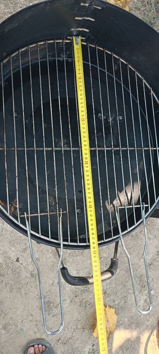 Barbecue a carbonella, nero.