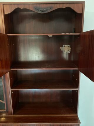 Mueble madera con vitrina