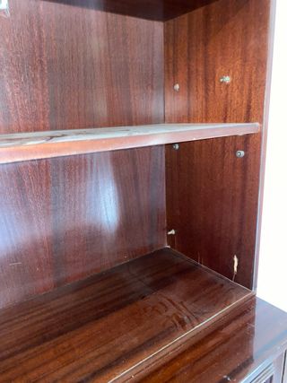 Mueble madera con vitrina