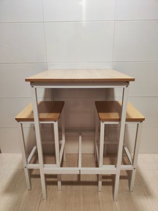 Mesa alta con 2 taburetes