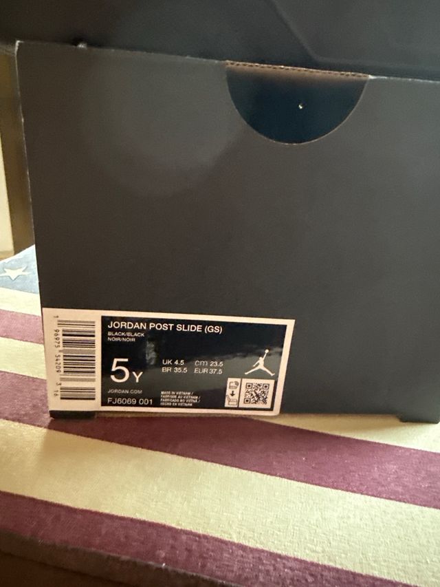 Chanclas Jordan negras
Originales 