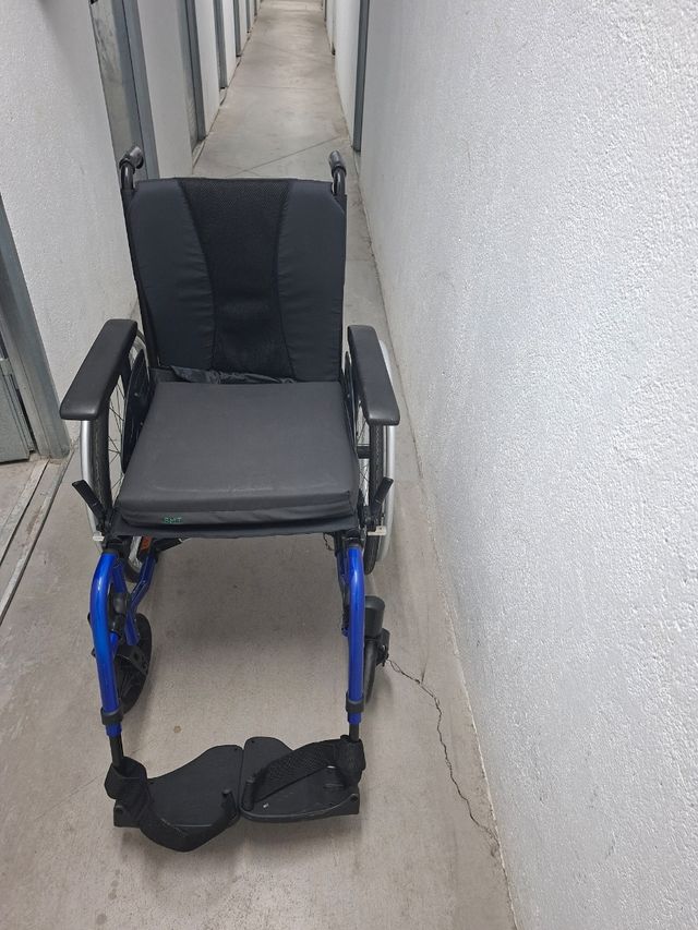 Carrozzina Invacare usata