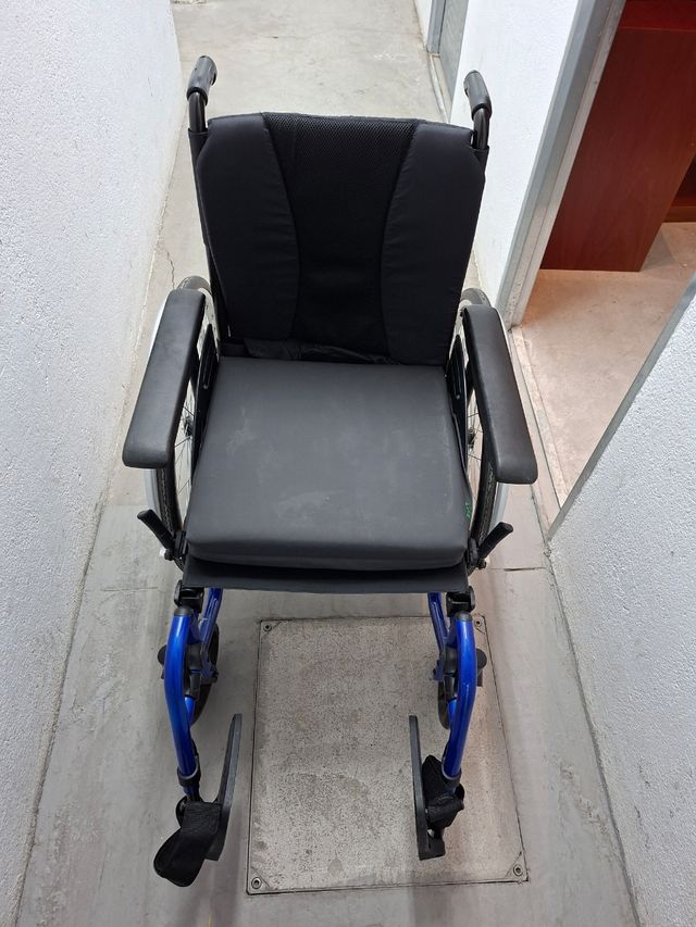 Carrozzina Invacare usata