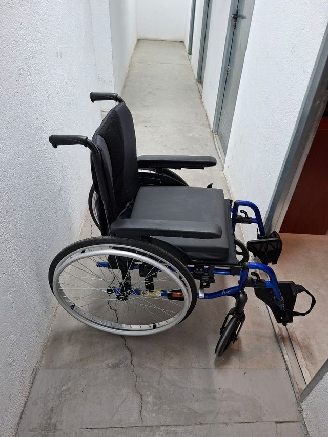 Carrozzina Invacare usata