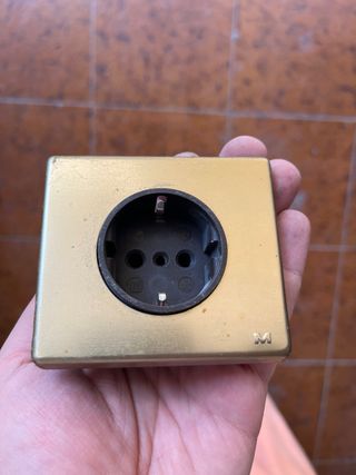 Placca e supporto coprifilo Molveno oro 