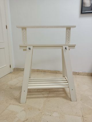2 caballetes blancos IKEA de madera