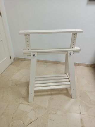 2 caballetes blancos IKEA de madera