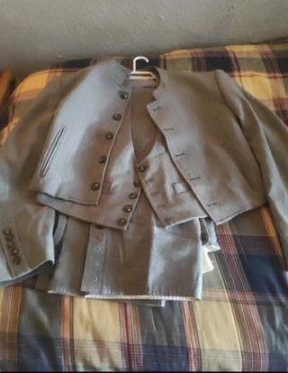 Traje Jimenez con sombrero