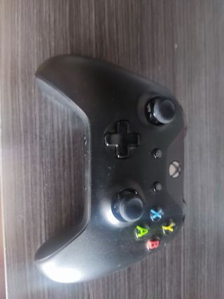 Xbox One X 1TB - Como nueva