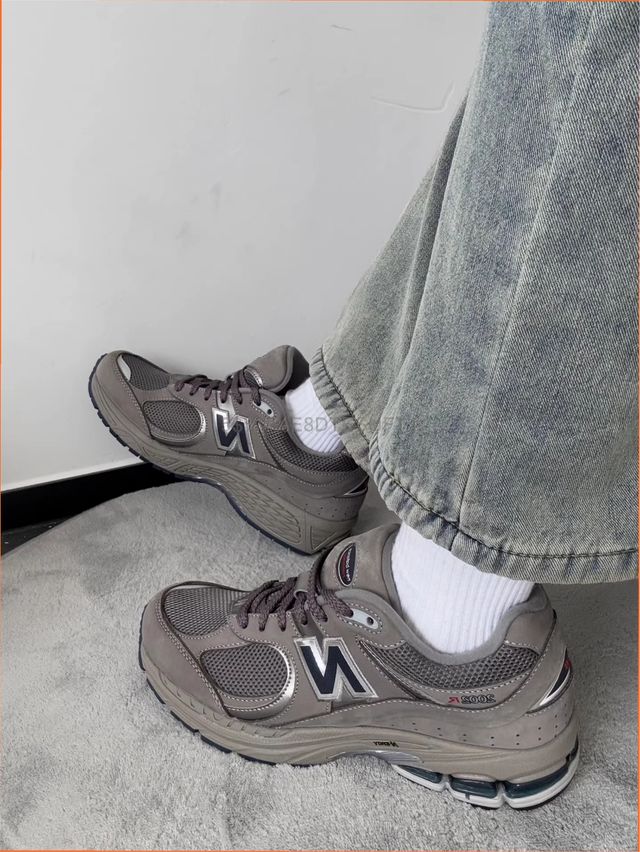 New Balance 2002R Gris - Talla 38