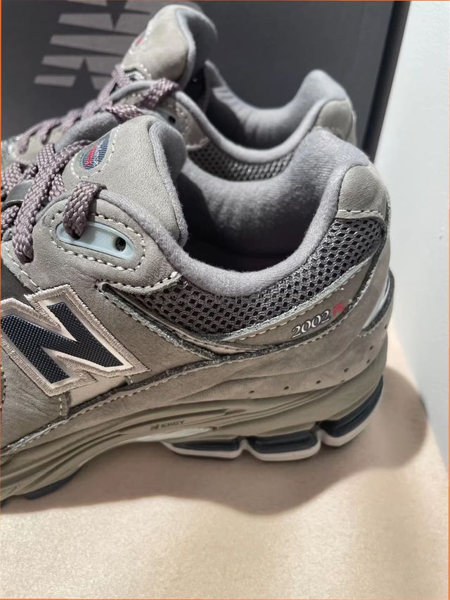 New Balance 2002R Gris - Talla 38