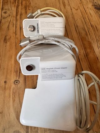 3 Cargadores Macbook Apple usados. 2 originales