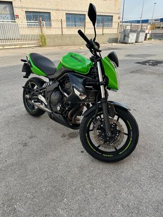 Kawasaki ER-6N - Moto Verde
