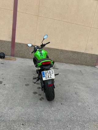 Kawasaki ER-6N - Moto Verde