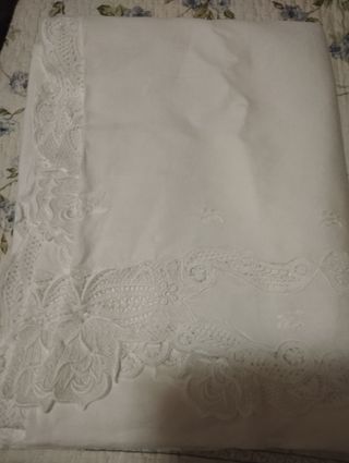 Tovaglia lino bianco ricamata
