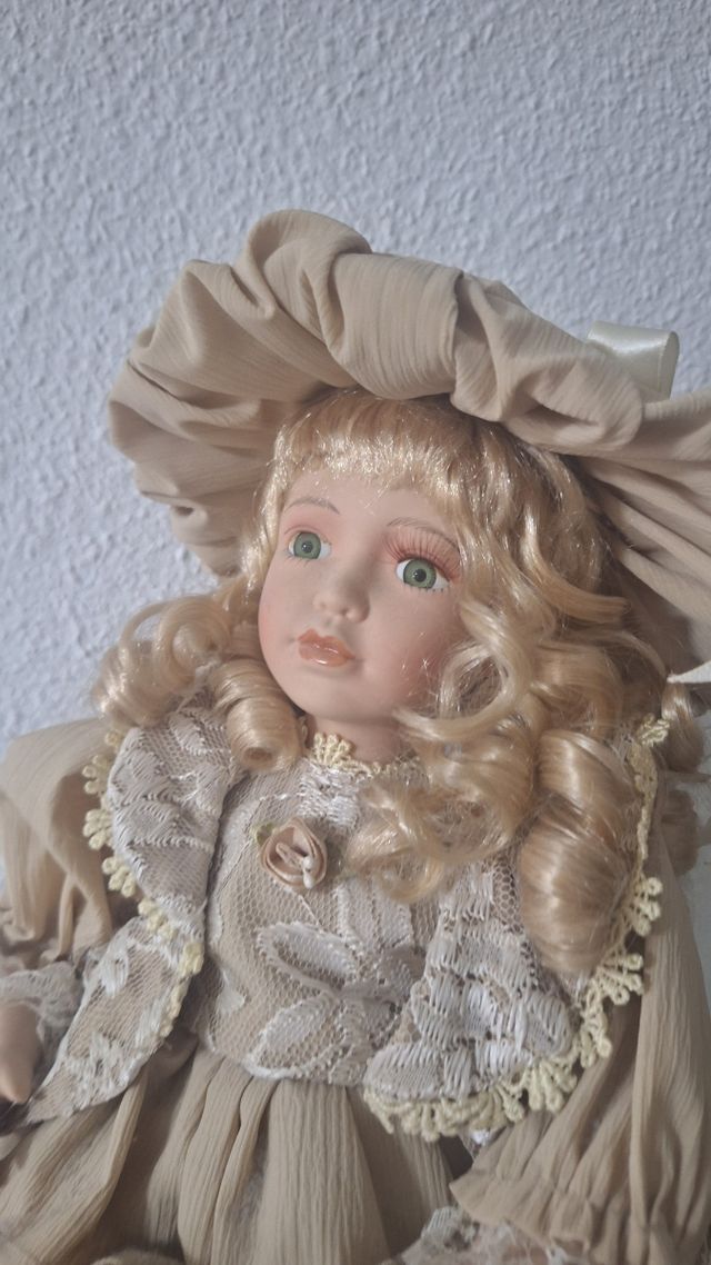 Muñeca porcelana caballito