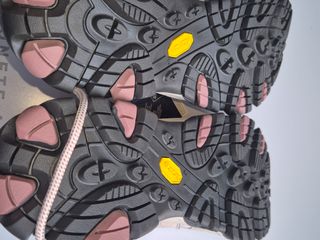 Zapatillas Merrell mujer Goretex Senderismo Beige