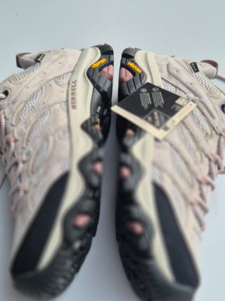 Zapatillas Merrell mujer Goretex Senderismo Beige