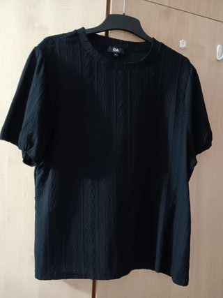 Blusas negra y negra con lunares