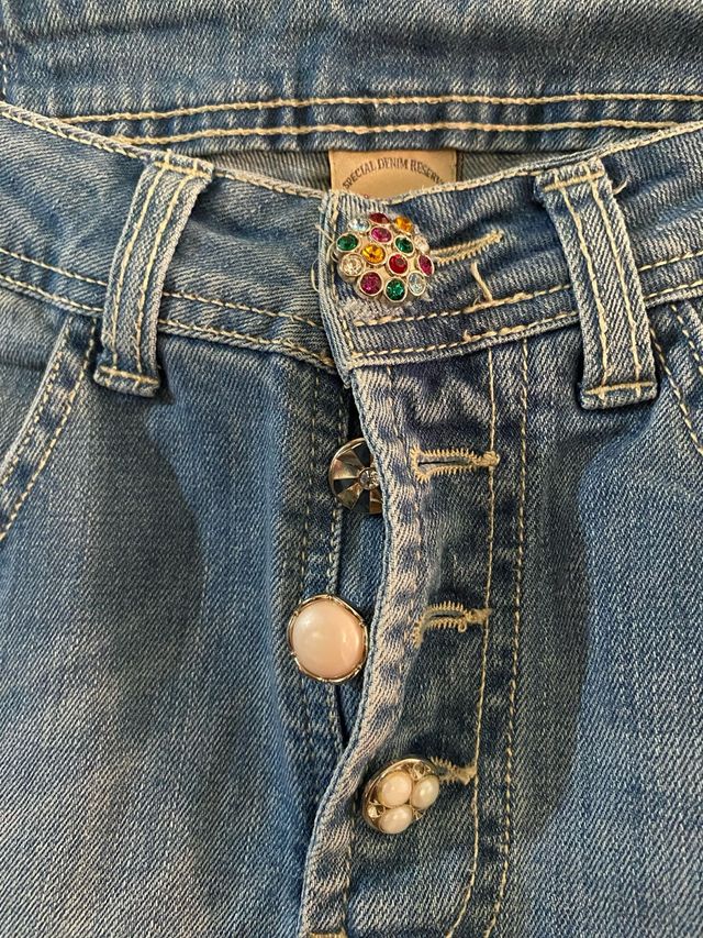 Jeans bottoni diamanti