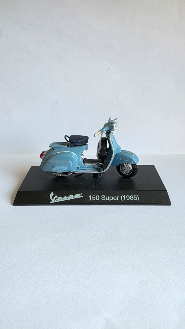 Vespa 150 Super (1965) 1:18