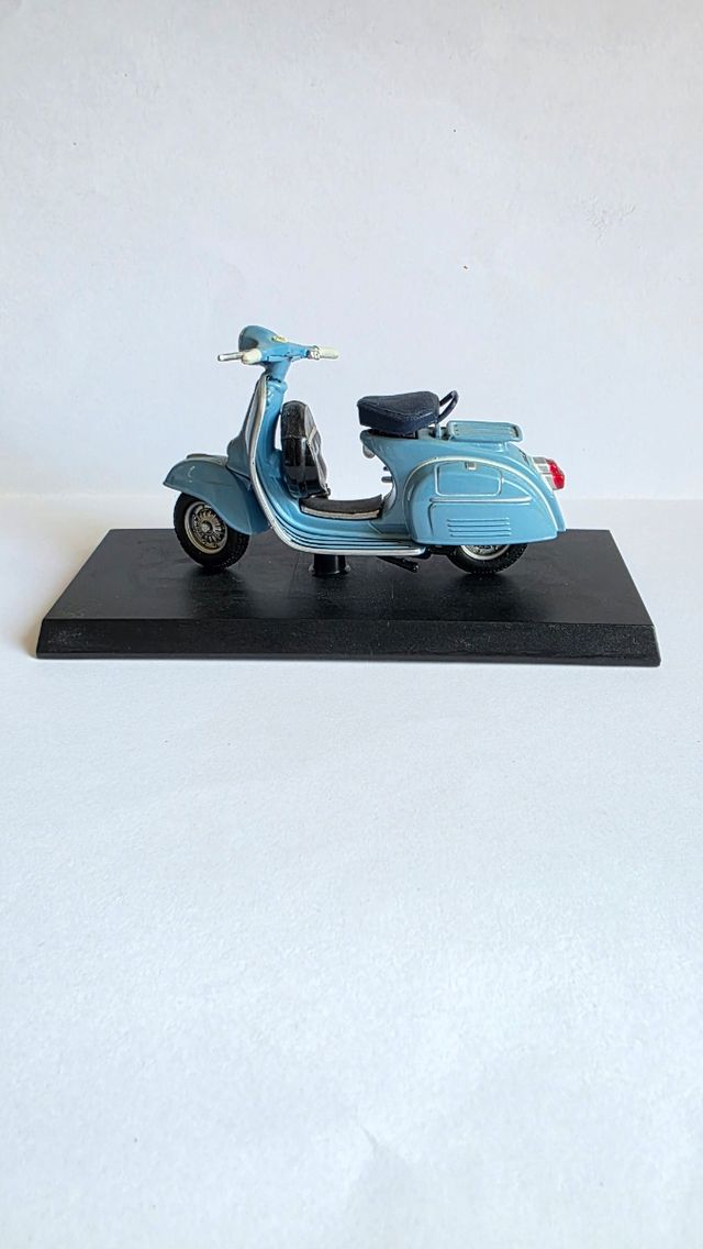 Vespa 150 Super (1965) 1:18
